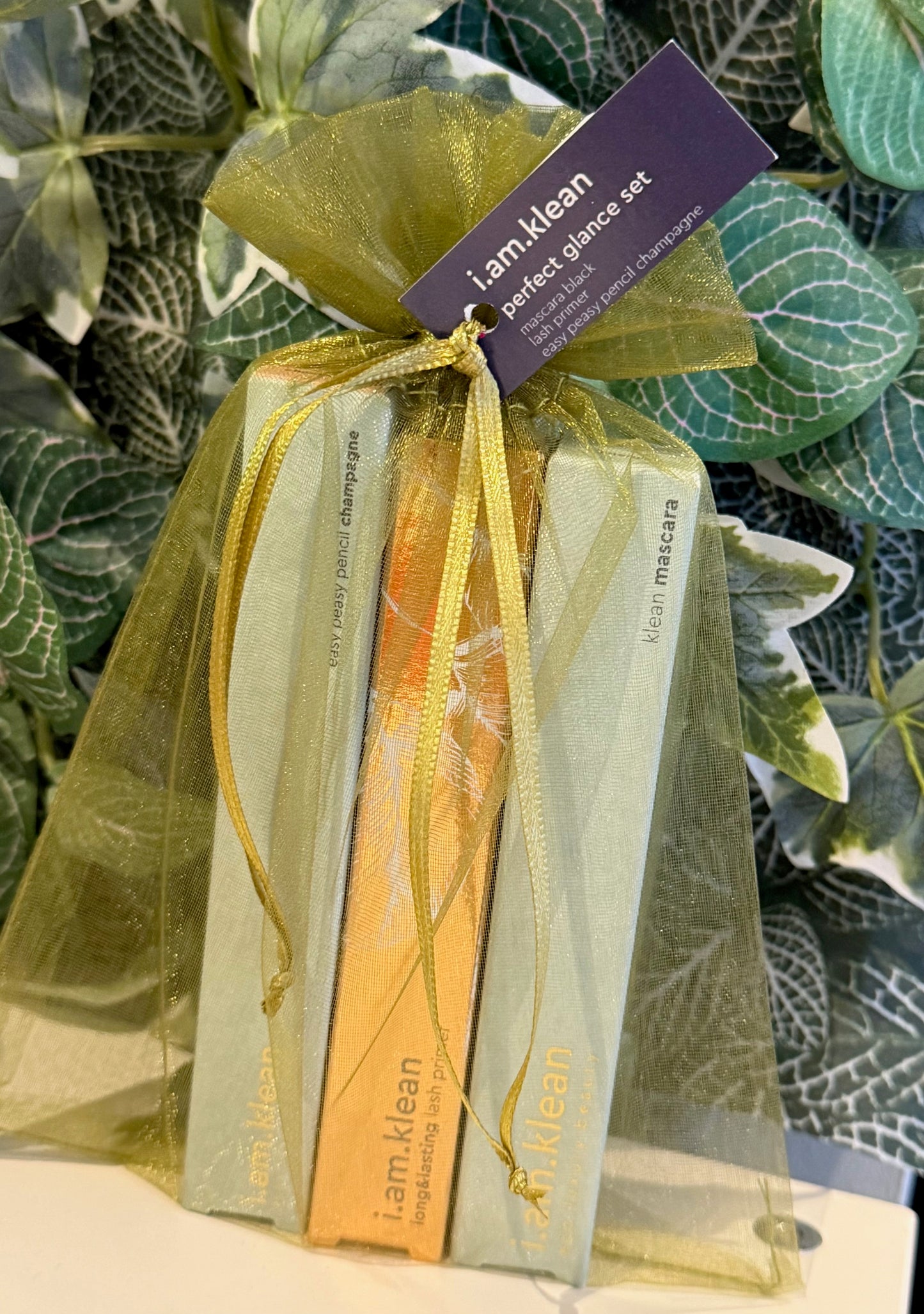 WI Perfect Glance set: Black Macara, Lash Primer, Easy Peasy Champagne