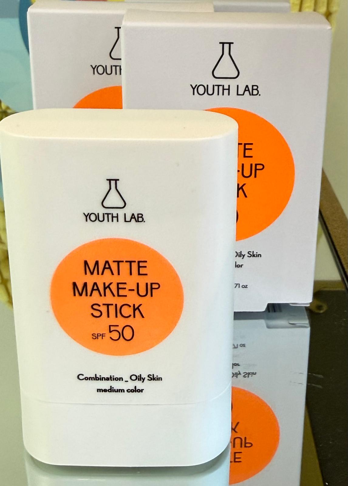Matte Invisible Stick SPF 50 - Color Medium - 20gr